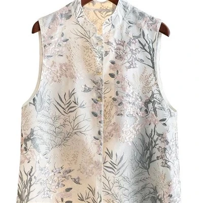 Gilet di seta ricamato